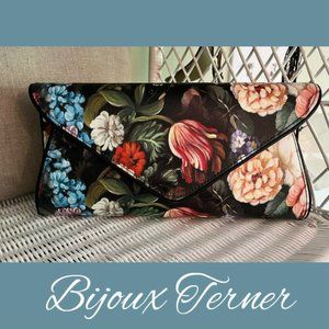 **NWT** Floral Clutch